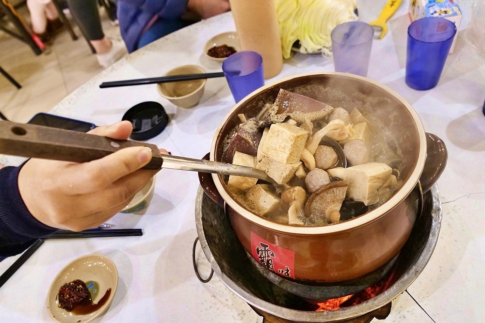 羅東霸味薑母鴨》每天客滿！炭燒爐火燉煮薑母鴨越煮越甜（菜單價錢） @捲捲頭 ♡ 品味生活