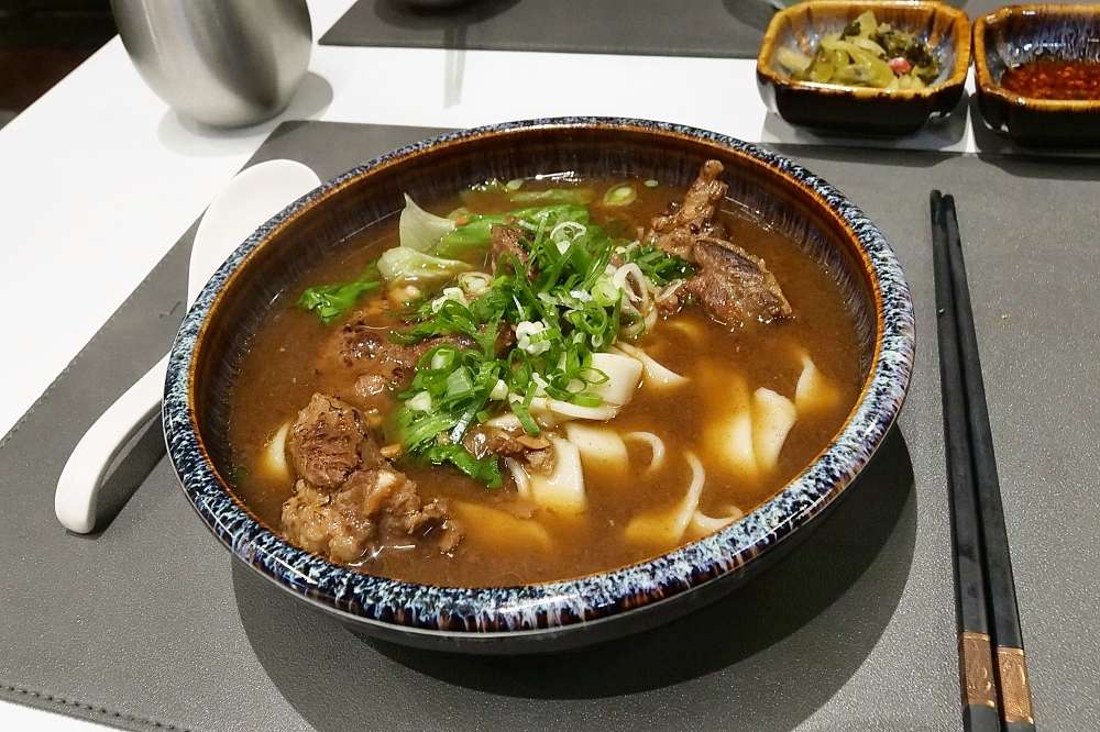 【羅東】牛麵 Goodnood，一碗500元的牛肉麵好吃嗎，四湯＋五肉＋麵體的排列組合（附菜單） @捲捲頭 ♡ 品味生活