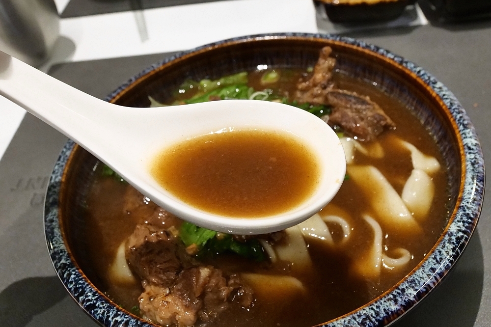 【羅東】牛麵 Goodnood，一碗500元的牛肉麵好吃嗎，四湯＋五肉＋麵體的排列組合（附菜單） @捲捲頭 ♡ 品味生活