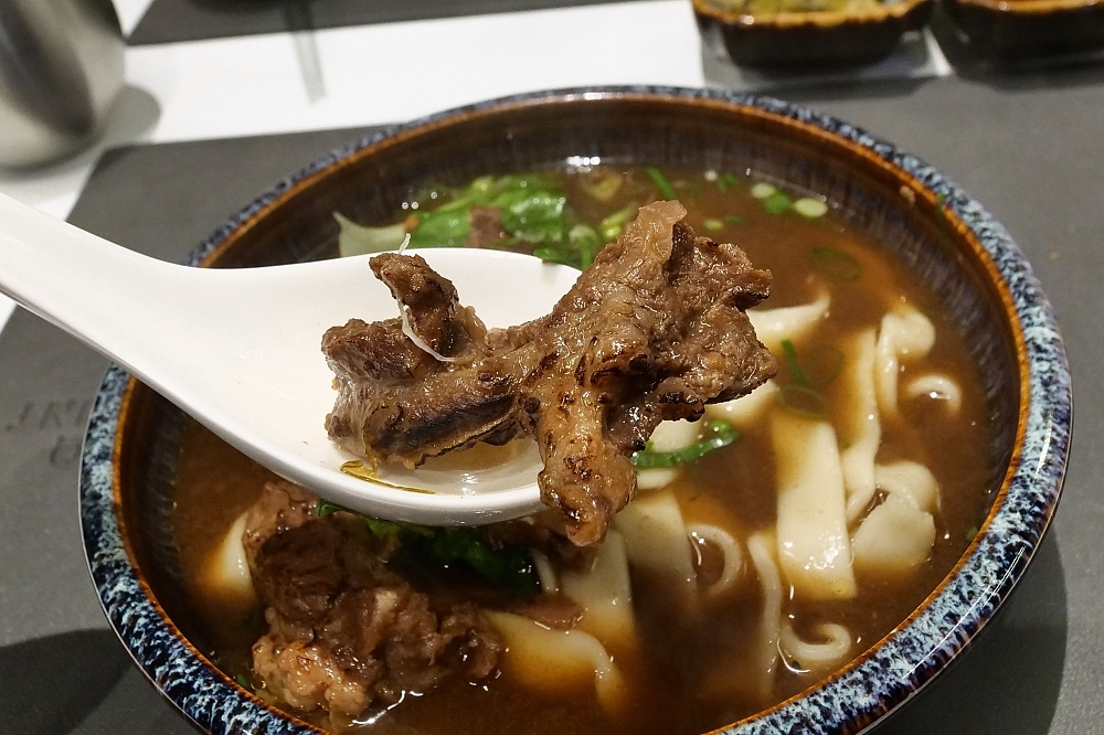 【羅東】牛麵 Goodnood，一碗500元的牛肉麵好吃嗎，四湯＋五肉＋麵體的排列組合（附菜單） @捲捲頭 ♡ 品味生活