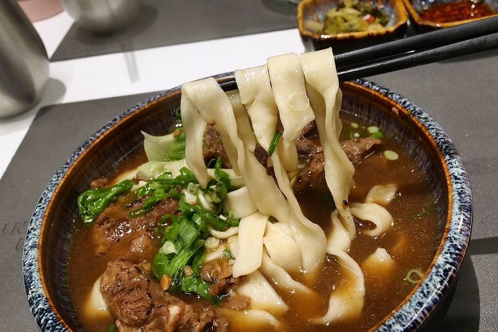 【羅東】牛麵 Goodnood，一碗500元的牛肉麵好吃嗎，四湯＋五肉＋麵體的排列組合（附菜單） @捲捲頭 ♡ 品味生活