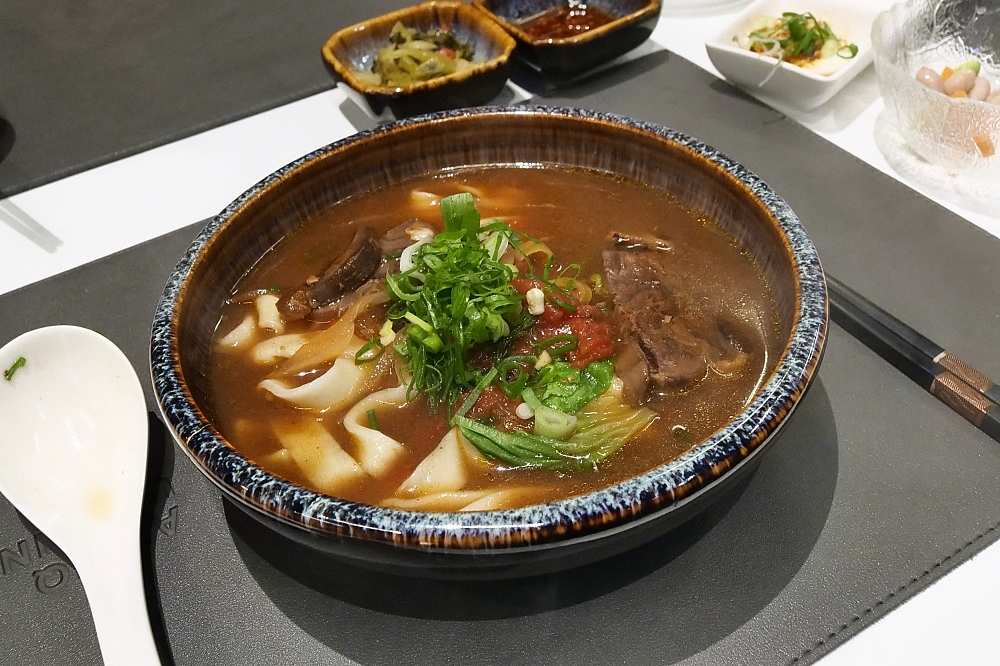 【羅東】牛麵 Goodnood，一碗500元的牛肉麵好吃嗎，四湯＋五肉＋麵體的排列組合（附菜單） @捲捲頭 ♡ 品味生活