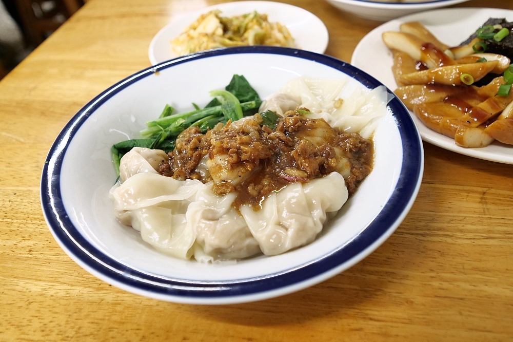 蘇澳美食【王家麵舖】炸醬麵跟乾拌水晶餃是必點，還有滷味也不錯，菜單與停車資訊 @捲捲頭 ♡ 品味生活