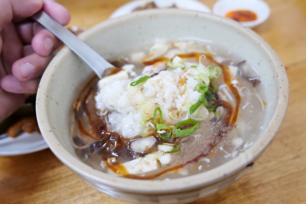 蘇澳美食【王家麵舖】炸醬麵跟乾拌水晶餃是必點，還有滷味也不錯，菜單與停車資訊 @捲捲頭 ♡ 品味生活