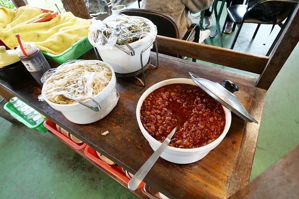 桃園田園牛肉麵，被滷味耽誤的牛肉麵店就是霸氣，還能免費加湯加麵喔（附菜單） @捲捲頭 ♡ 品味生活