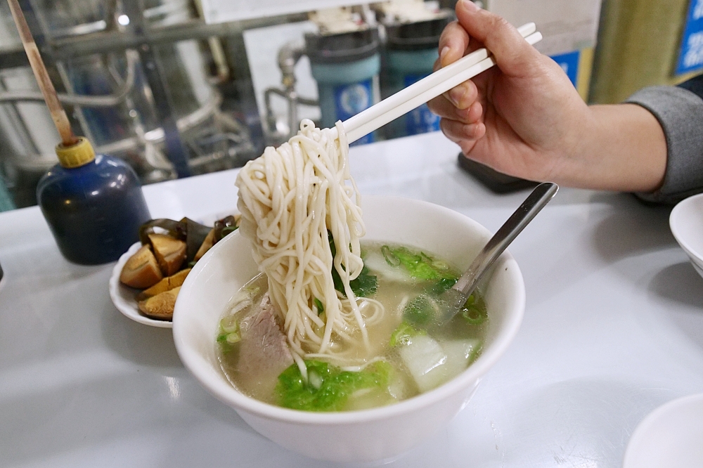 台南四佰萬元麵店，只拌豬油與醬油的意麵，簡單卻好吃（附菜單） @捲捲頭 ♡ 品味生活