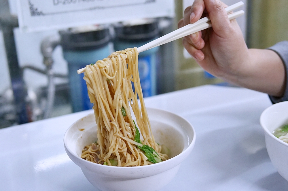 台南四佰萬元麵店，只拌豬油與醬油的意麵，簡單卻好吃（附菜單） @捲捲頭 ♡ 品味生活