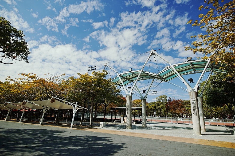 雲林斗六膨鼠森林公園，繽紛的馬賽克松鼠陪你玩，橡木果溜滑梯，遊戲草原還有瑪利歐水管，通通免門票 @捲捲頭 ♡ 品味生活