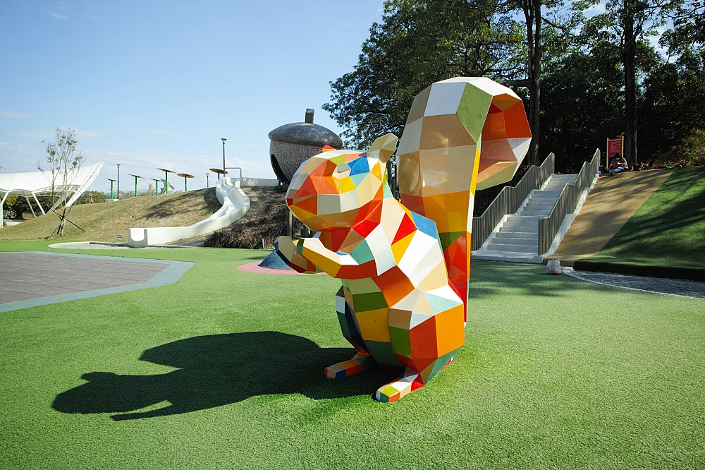 雲林斗六膨鼠森林公園，繽紛的馬賽克松鼠陪你玩，橡木果溜滑梯，遊戲草原還有瑪利歐水管，通通免門票 @捲捲頭 ♡ 品味生活