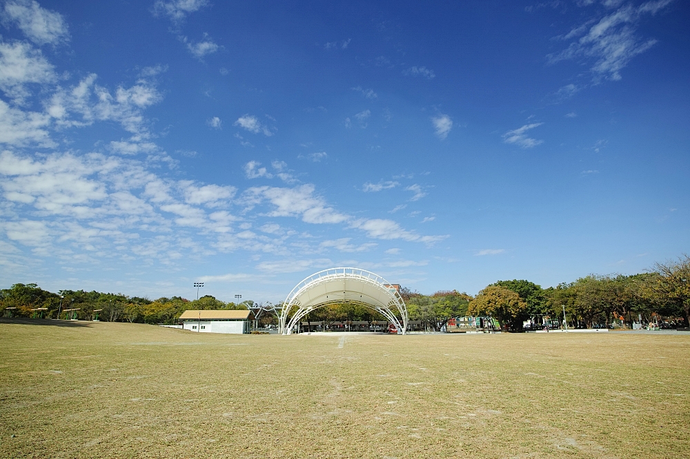 雲林斗六膨鼠森林公園，繽紛的馬賽克松鼠陪你玩，橡木果溜滑梯，遊戲草原還有瑪利歐水管，通通免門票 @捲捲頭 ♡ 品味生活