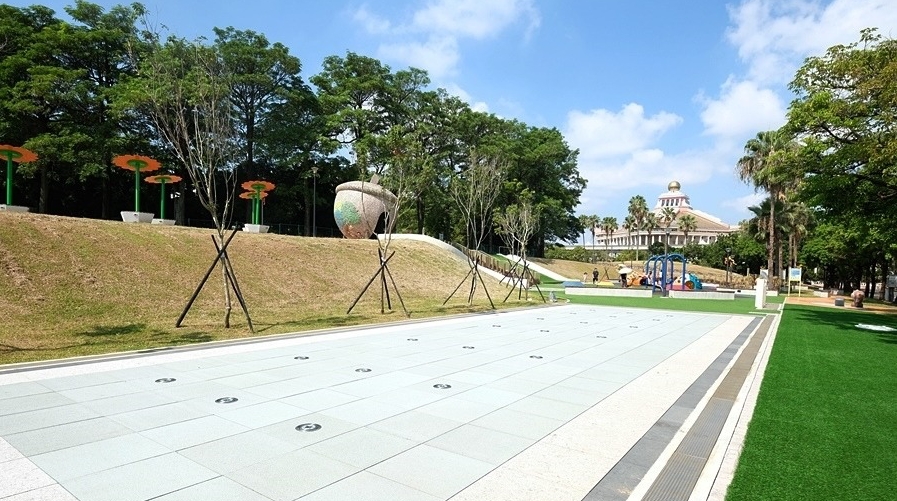 雲林斗六膨鼠森林公園，繽紛的馬賽克松鼠陪你玩，橡木果溜滑梯，遊戲草原還有瑪利歐水管，通通免門票 @捲捲頭 ♡ 品味生活