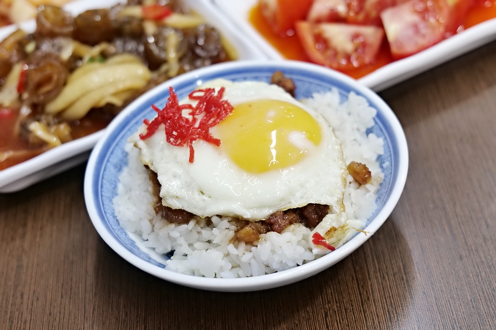 【一鑫園】超邪惡蚵仔滷肉飯，包一整隻蝦霸氣鮮蝦燒賣，羅東平價美食大推薦 @捲捲頭 ♡ 品味生活