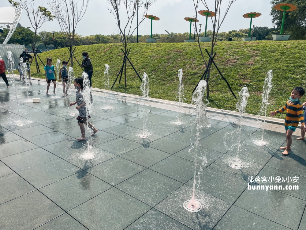 雲林斗六膨鼠森林公園，繽紛的馬賽克松鼠陪你玩，橡木果溜滑梯，遊戲草原還有瑪利歐水管，通通免門票 @捲捲頭 ♡ 品味生活