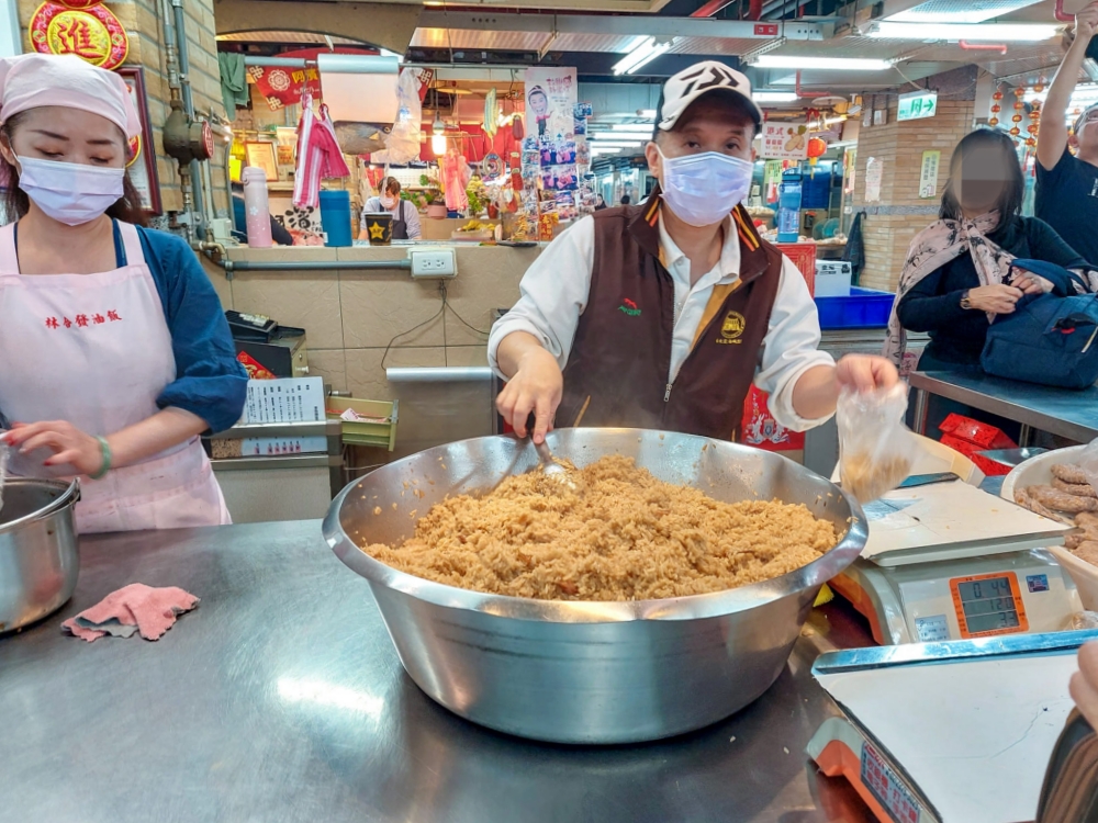 林合發油飯店，大稻埕的老店古早味，必點「百年油飯+芋粿」（菜單價錢） @捲捲頭 ♡ 品味生活