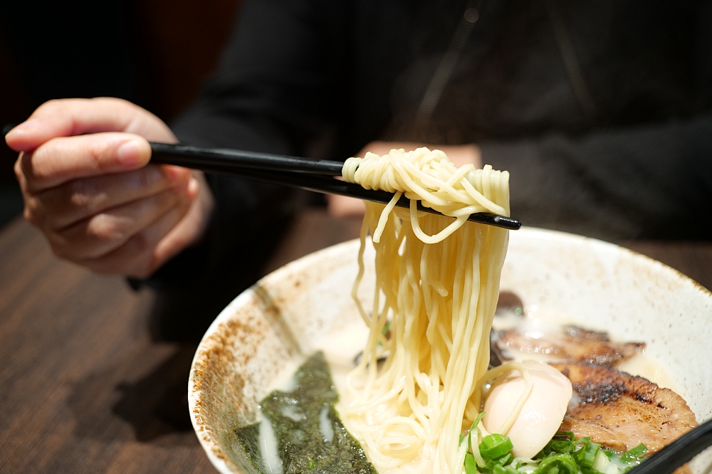 羅東一心拉麵，湯頭超濃郁，特製粉心粉麵條，吸附更多湯汁美味～ @捲捲頭 ♡ 品味生活