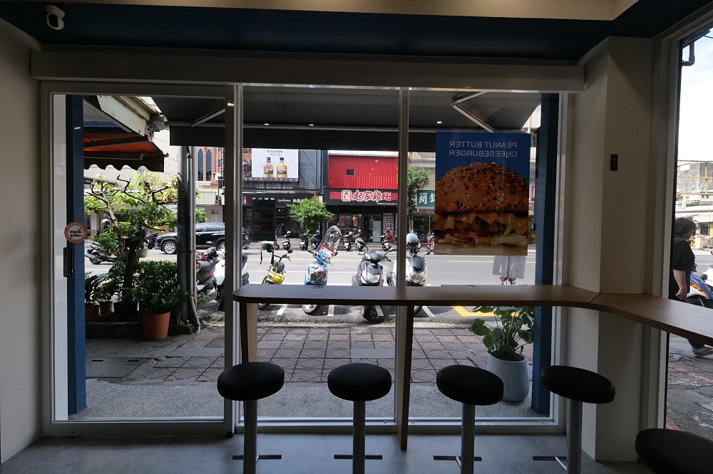 宜蘭Slobber囍伯美式餐廳,經典花生起司牛肉堡超邪惡,水牛城雞翅,手切薯塊都好吃!(附菜單) @捲捲頭 ♡ 品味生活 宜蘭Slobber囍伯美式餐廳,經典花生起司牛肉堡超邪惡,水牛城雞翅,手切薯塊都好吃!(附菜單) @捲捲頭 ♡ 品味生活