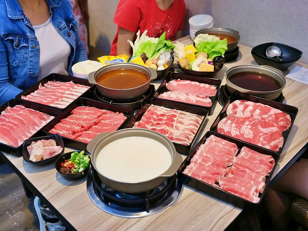 金峰魯肉飯| 掃碼點餐超快速，台北好吃的滷肉飯點餐指南 @捲捲頭 ♡ 品味生活