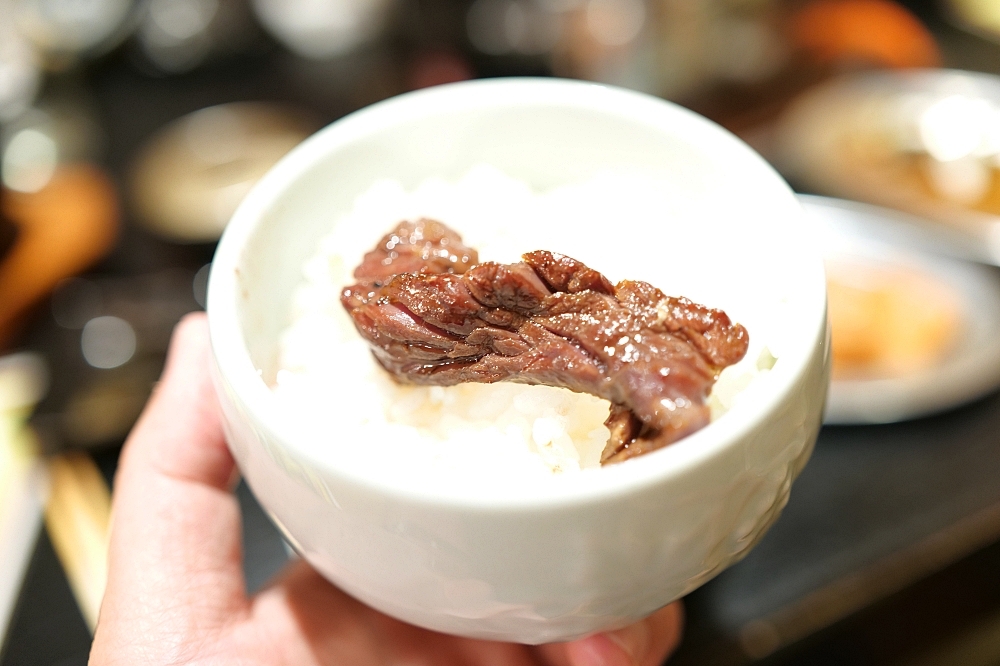 【韓國燒肉サランバン】新世界乾杯通り美食推薦，美味燒肉必點牛舌、里肌肉還有牛大腸 @捲捲頭 ♡ 品味生活