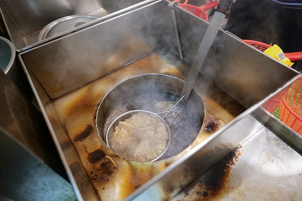 滷味小品|精華就在那鍋滷汁，超過70種食材現點現煮熱滷味，辣醬才是靈魂（菜單價位） @捲捲頭 ♡ 品味生活