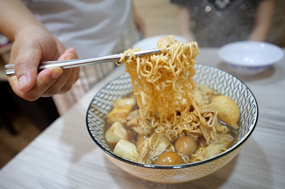 滷味小品|精華就在那鍋滷汁，超過70種食材現點現煮熱滷味，辣醬才是靈魂（菜單價位） @捲捲頭 ♡ 品味生活