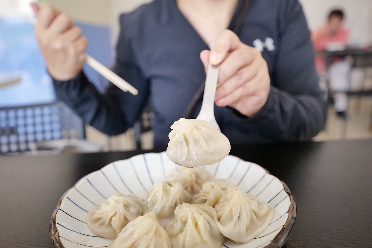 【宜蘭】龍潭小籠包，現點現蒸的小籠湯包還有蒸餃，一籠70元（菜單價錢） @捲捲頭 ♡ 品味生活