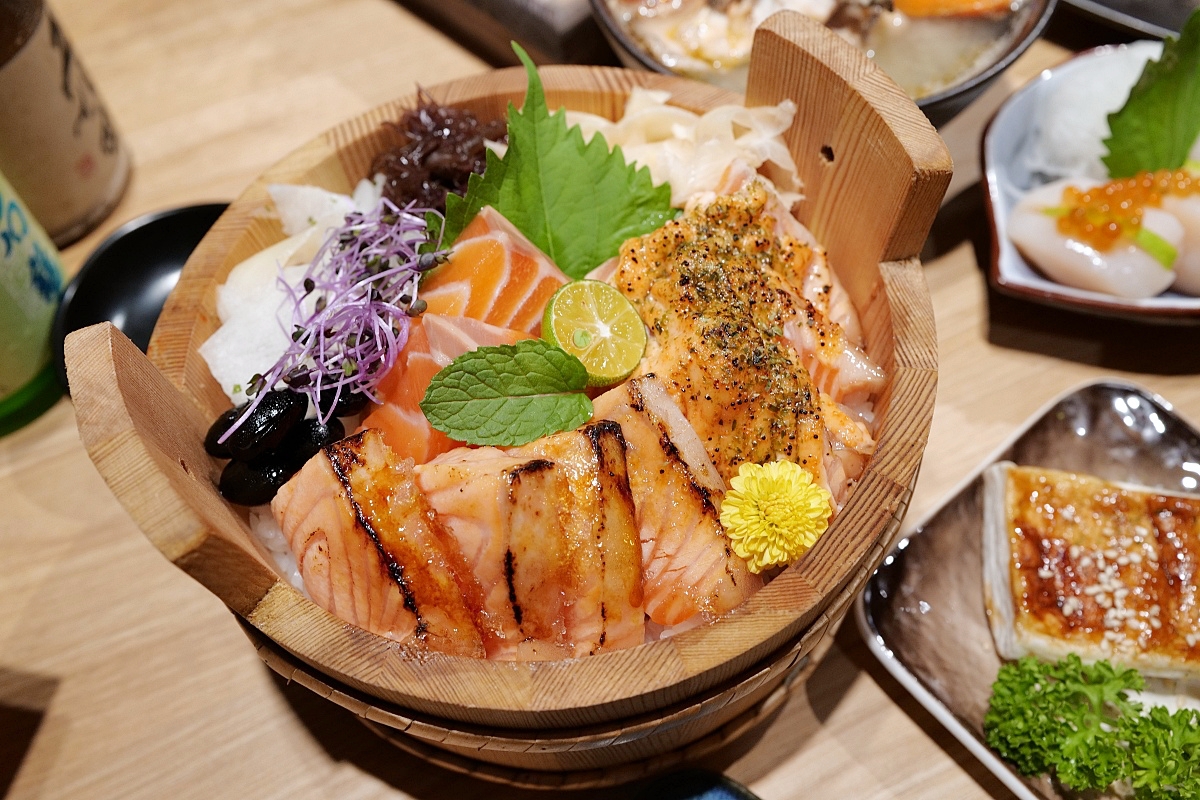 告春食彩小家料理｜份量多到看不見飯的海鮮丼飯，價位與菜色分享（菜單） @捲捲頭 ♡ 品味生活