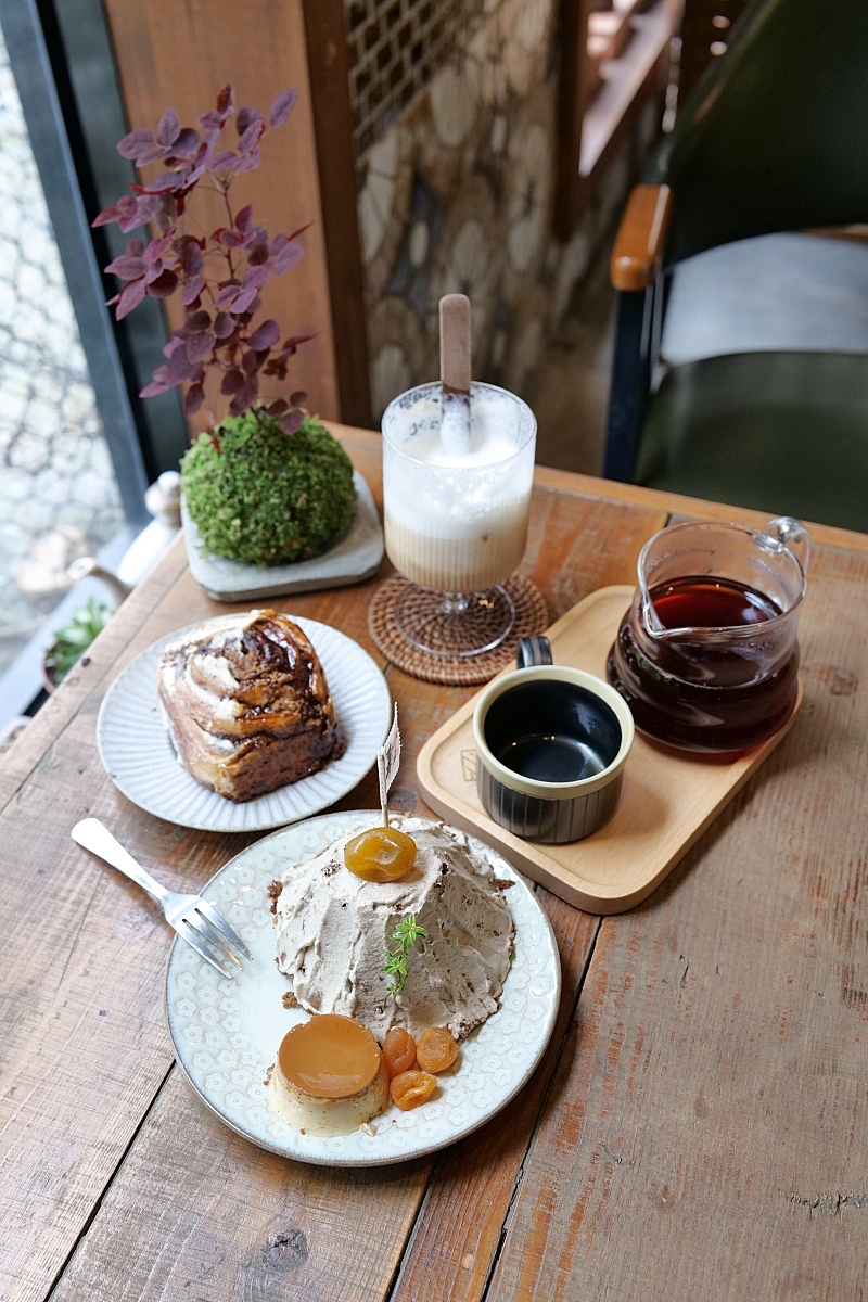 【花宅咖啡HUA Cafe】巷弄裡的老宅風格咖啡廳，必吃龜山401、藥房肉桂捲～ @捲捲頭 ♡ 品味生活