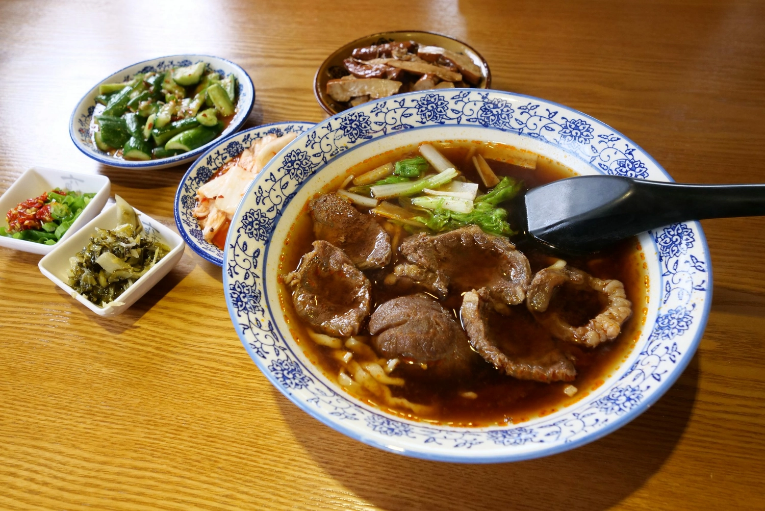 花蓮【六里屯牛肉麵】高人氣牛肉麵（菜單資訊） @捲捲頭 ♡ 品味生活