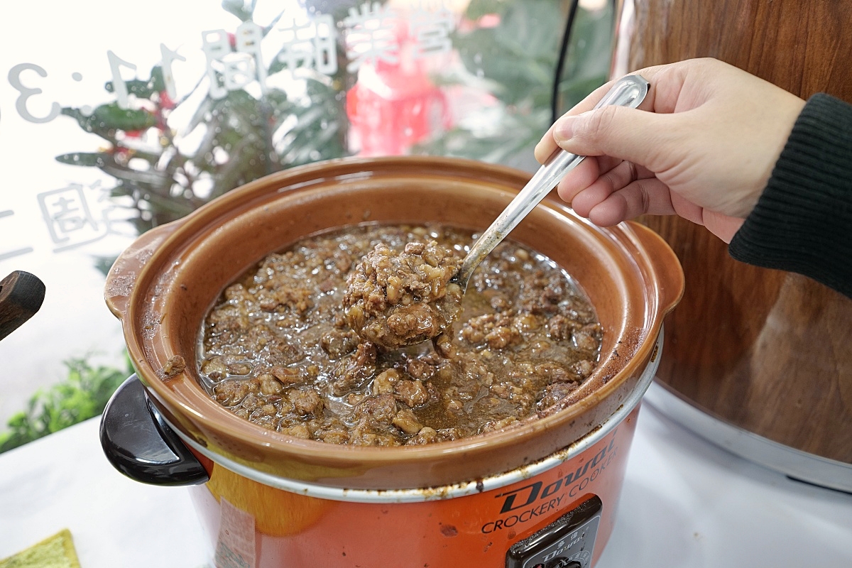 饗喫溫體牛肉| 低消100元白飯牛燥飯免費吃到飽（菜單價錢） @捲捲頭 ♡ 品味生活