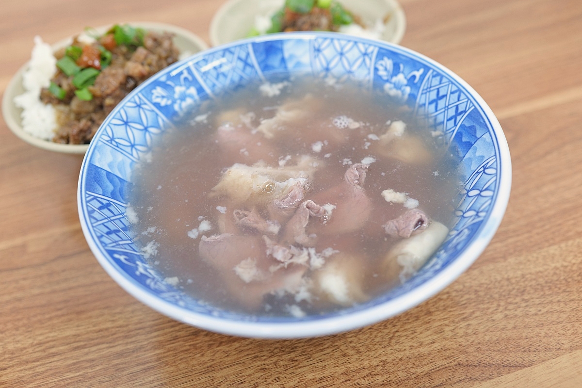 饗喫溫體牛肉| 低消100元白飯牛燥飯免費吃到飽（菜單價錢） @捲捲頭 ♡ 品味生活