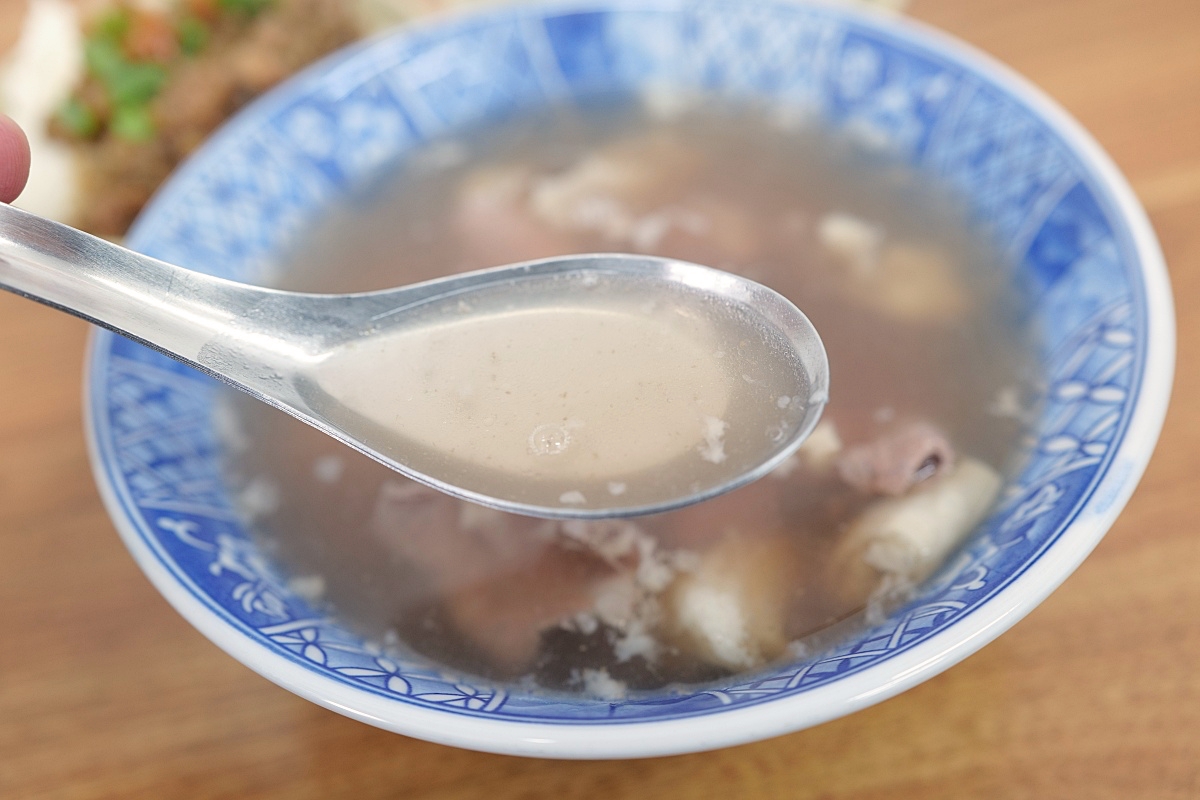 饗喫溫體牛肉| 低消100元白飯牛燥飯免費吃到飽（菜單價錢） @捲捲頭 ♡ 品味生活