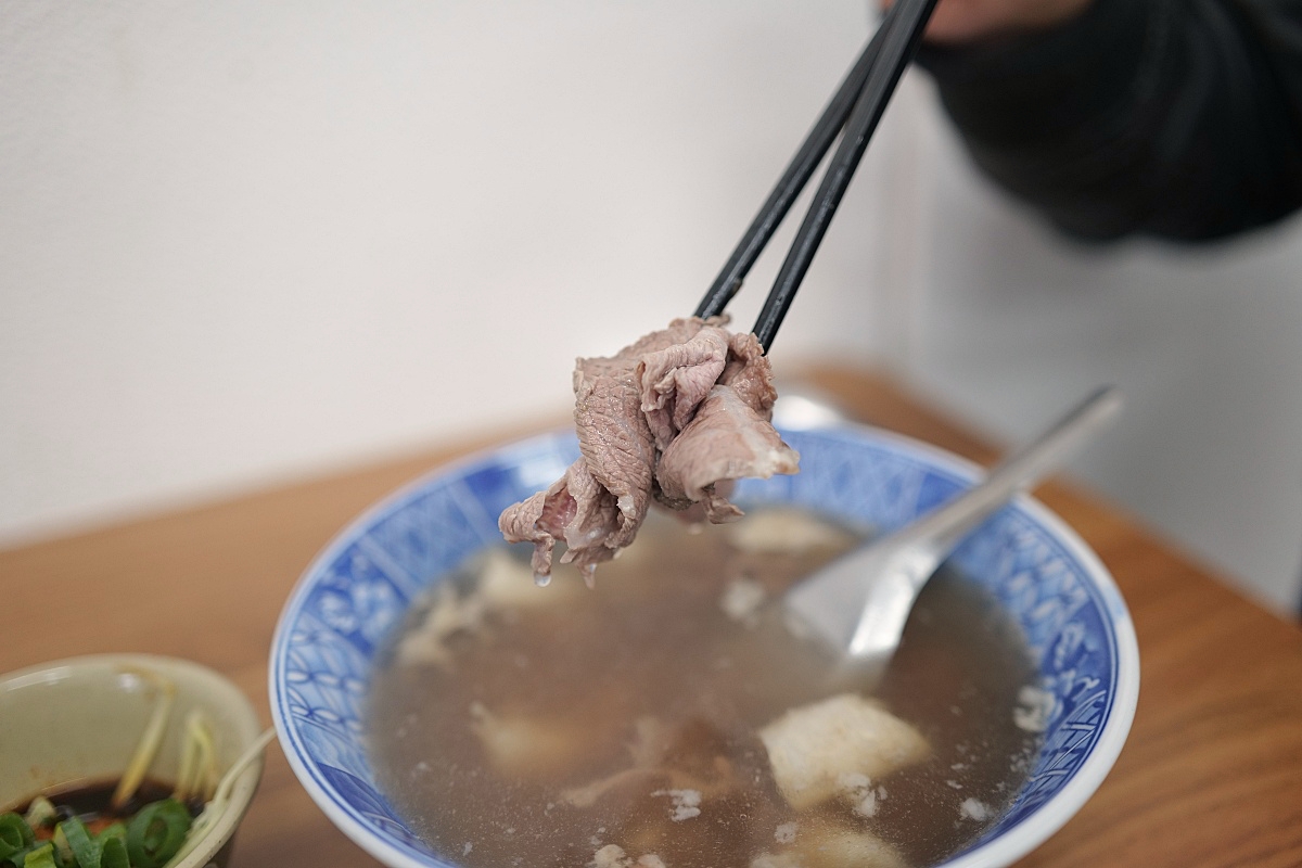 饗喫溫體牛肉| 低消100元白飯牛燥飯免費吃到飽（菜單價錢） @捲捲頭 ♡ 品味生活