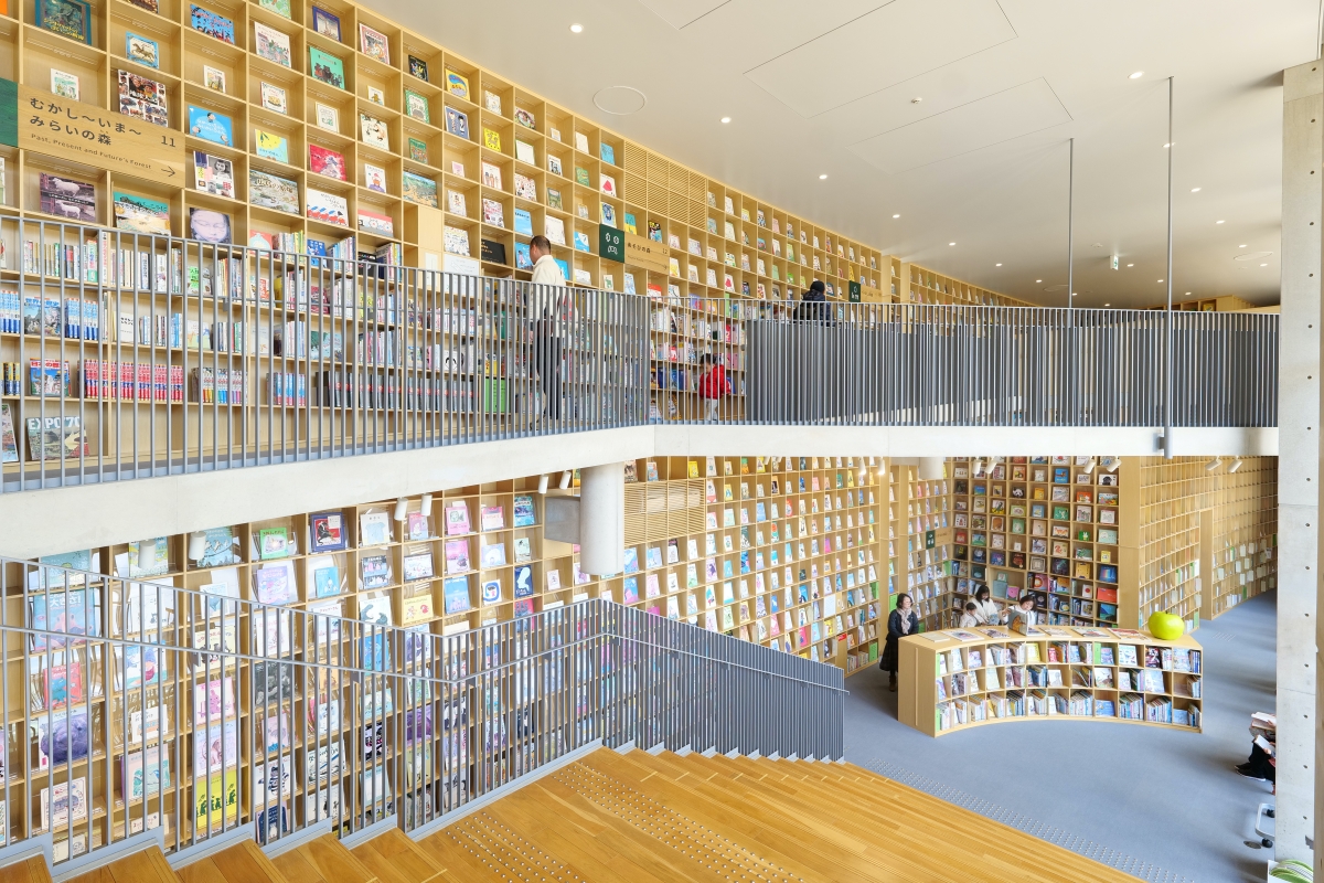 【童書森林神戶】最美兒童圖書館，天花板到地板、各個空間都擺滿書 @捲捲頭 ♡ 品味生活