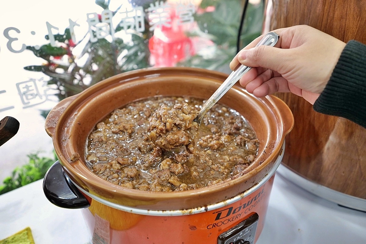 饗喫溫體牛肉| 低消100元白飯牛燥飯免費吃到飽（菜單價錢） @捲捲頭 ♡ 品味生活