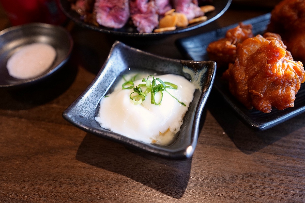 台南美食【宮本武丼西門店】丼飯120元起好銷魂，超狂燒肉丼飯肉滿出來（附菜單） @捲捲頭 ♡ 品味生活