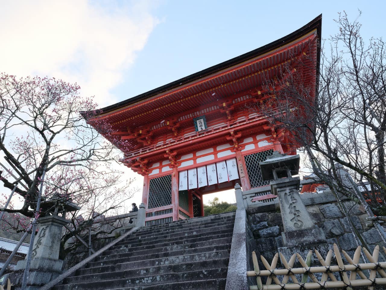 京都【清水寺】穿梭世界遺產時光隧道，門票、交通、美食景點體驗全攻略 @捲捲頭 ♡ 品味生活