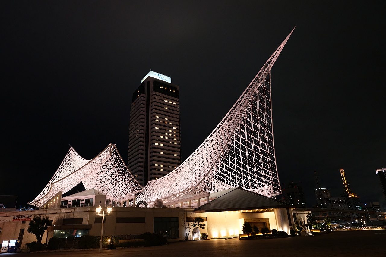 【星巴克咖啡神戶美利堅公園店】神戶港海景第一排，喝咖啡看海、夕陽還有限定商品 @捲捲頭 ♡ 品味生活