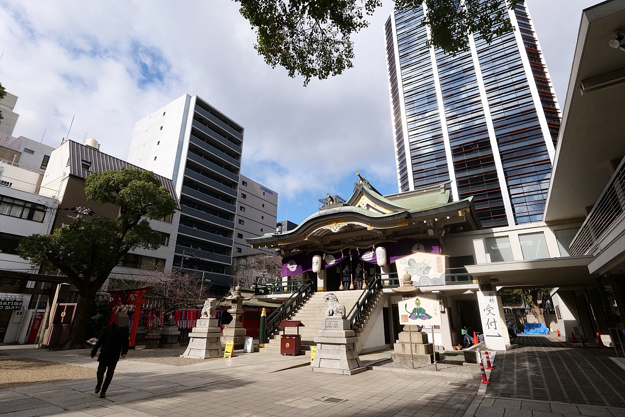 大阪【難波八阪神社】巨無霸獅子頭,可以吞厄運招好運~ @捲捲頭 ♡ 品味生活