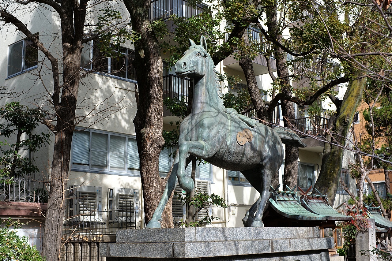 大阪【難波八阪神社】巨無霸獅子頭,可以吞厄運招好運~ @捲捲頭 ♡ 品味生活