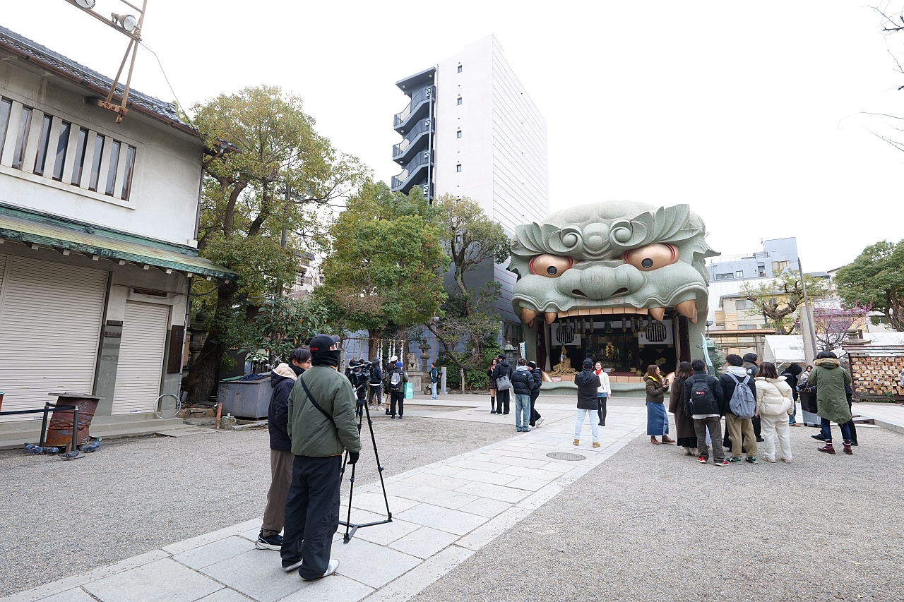 大阪【難波八阪神社】巨無霸獅子頭,可以吞厄運招好運~ @捲捲頭 ♡ 品味生活