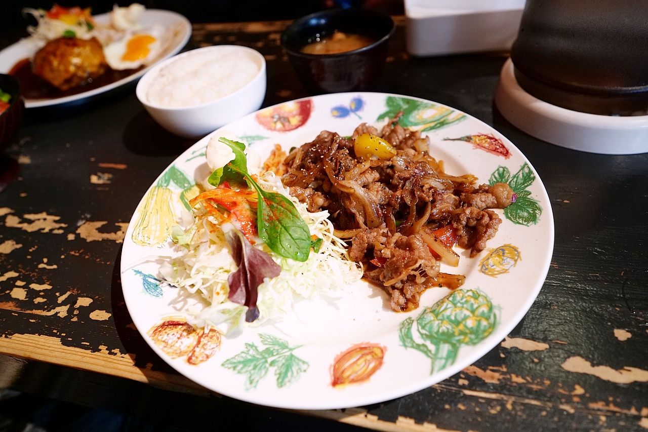 神戶美食【RedRock】只賣生牛肉丼飯、烤牛排丼飯就賣翻天（附菜單） @捲捲頭 ♡ 品味生活