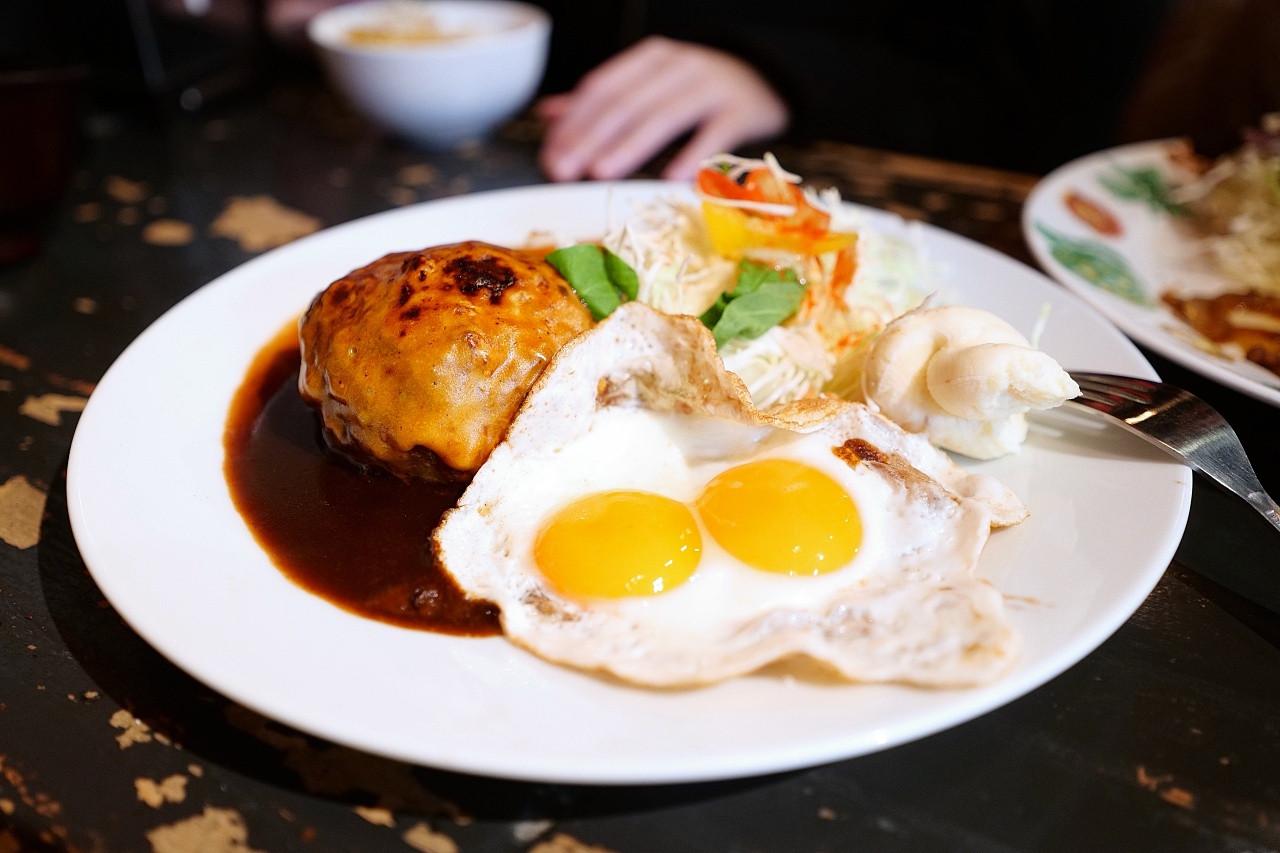 神戶美食【RedRock】只賣生牛肉丼飯、烤牛排丼飯就賣翻天（附菜單） @捲捲頭 ♡ 品味生活