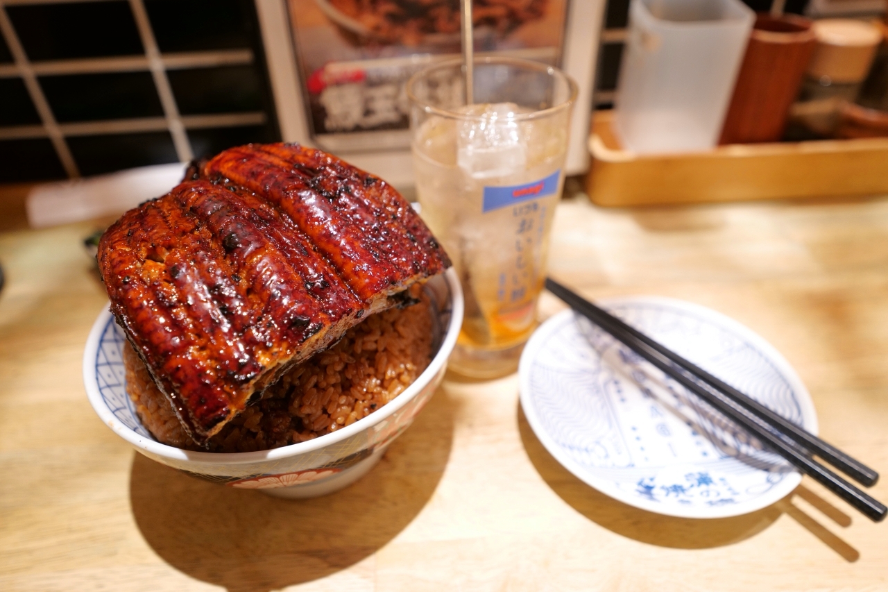 大阪美食【鰻魚 Izumo LUCUA】超級澎湃的巨型鰻玉丼，包準你吃完後撐三天！ @捲捲頭 ♡ 品味生活