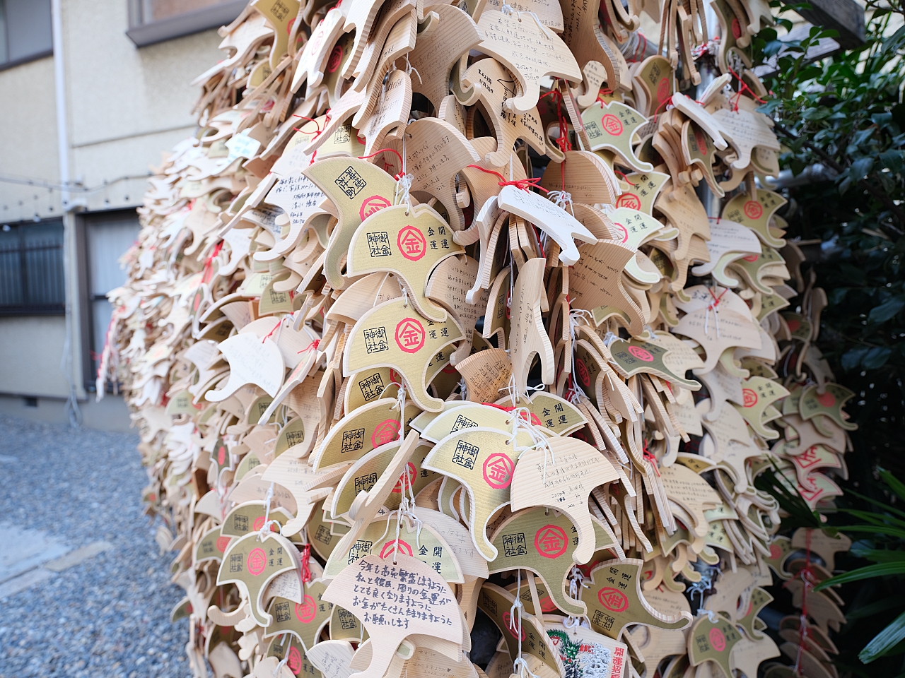 京都【御金神社】求財的神社,金箔鳥居旺財御守買起來~ @捲捲頭 ♡ 品味生活