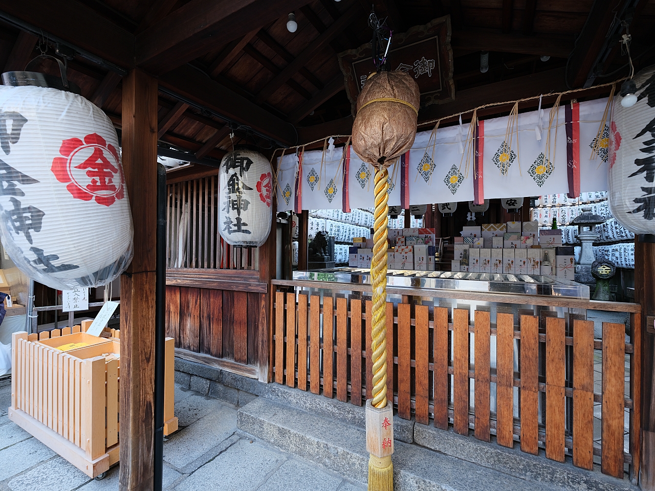 京都【御金神社】求財的神社,金箔鳥居旺財御守買起來~ @捲捲頭 ♡ 品味生活