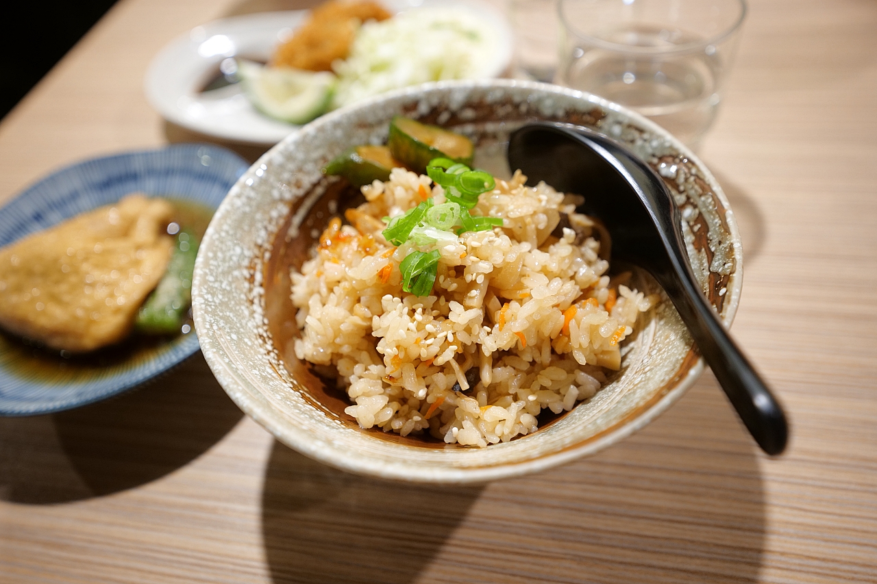 羅東美食【水沐食堂】大阪燒金黃脆皮淋上獨門醬汁美味上桌 @捲捲頭 ♡ 品味生活