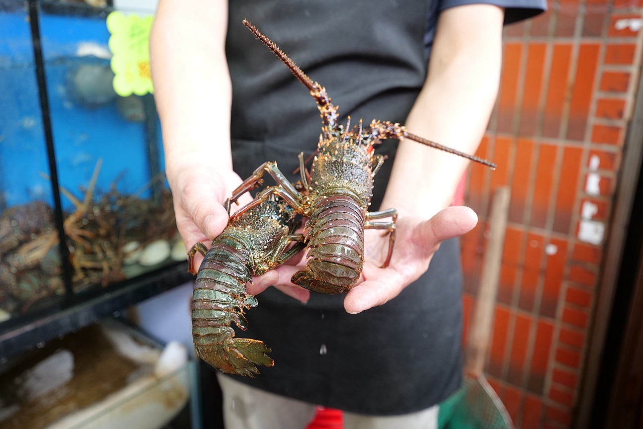 【鮮滿樓海鮮料理】在地最鮮萬里海產餐廳，平日晚上幾乎客滿，帝王蟹、活海鮮餐廳（停車.菜單資訊） @捲捲頭 ♡ 品味生活