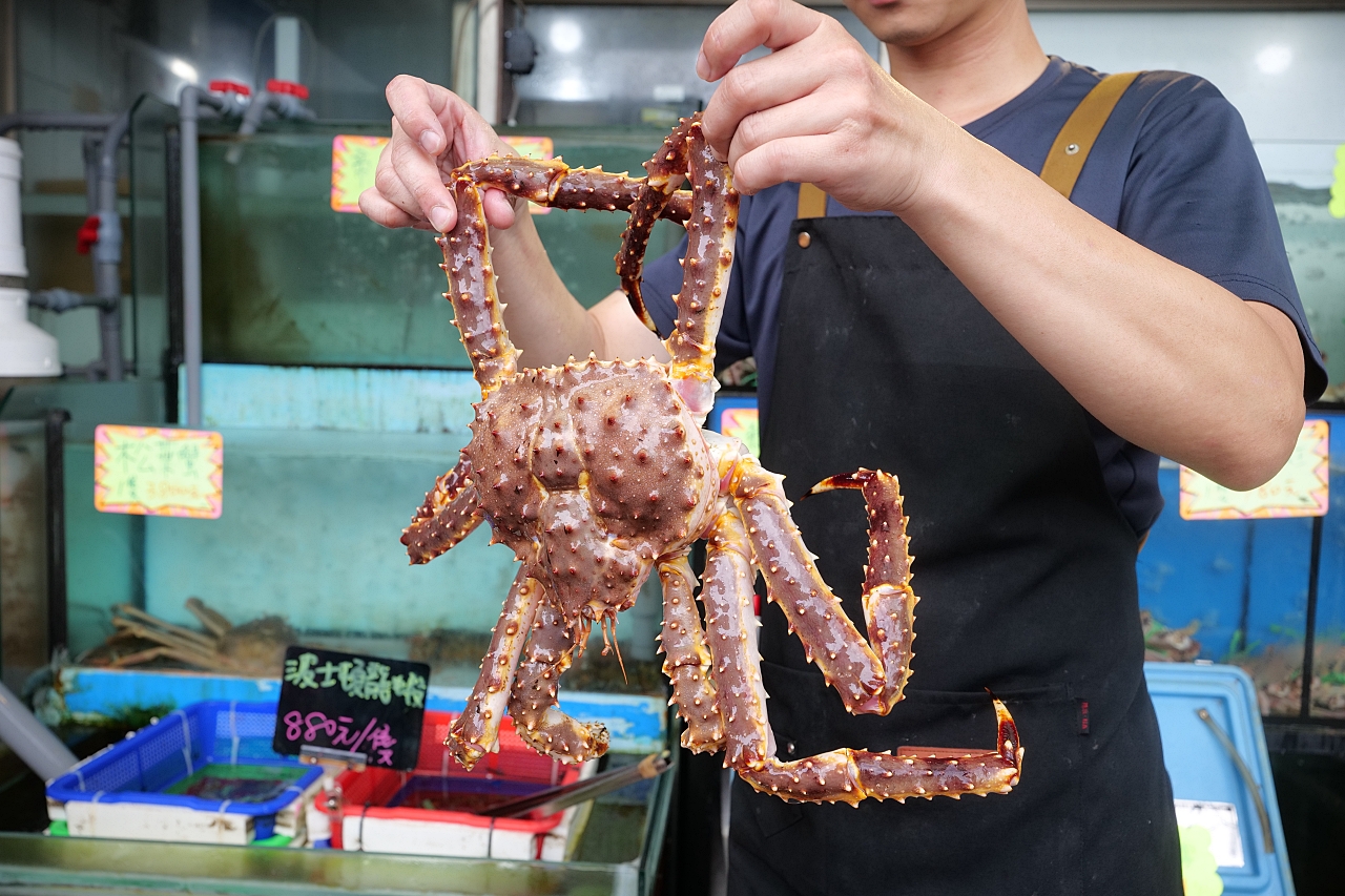 【鮮滿樓海鮮料理】在地最鮮萬里海產餐廳，平日晚上幾乎客滿，帝王蟹、活海鮮餐廳（停車.菜單資訊） @捲捲頭 ♡ 品味生活