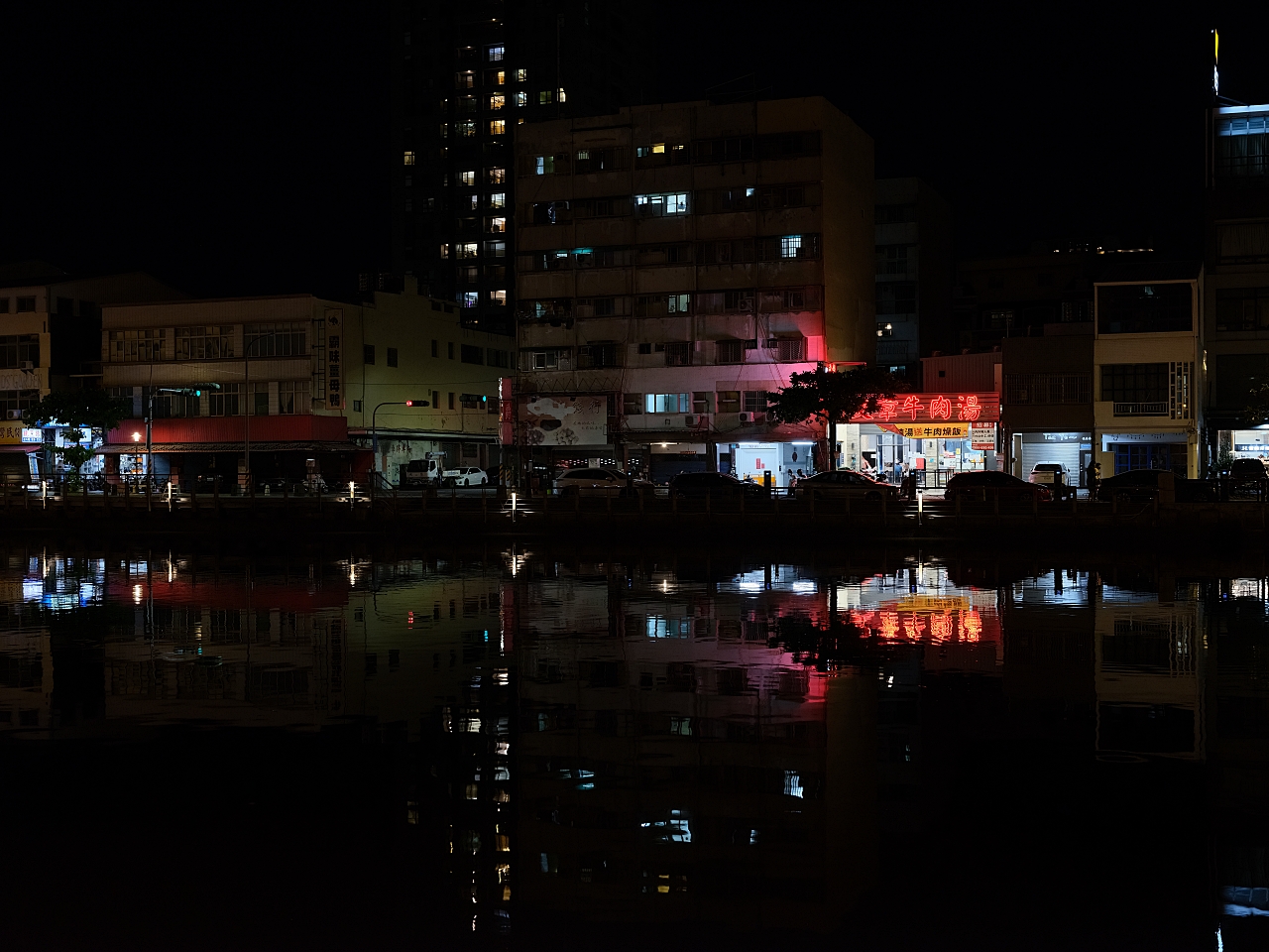 台南【肯辛頓旅店】地點超棒！走路就到文章牛肉湯、王氏魚皮，最新停車資訊和設備使用～ @捲捲頭 ♡ 品味生活