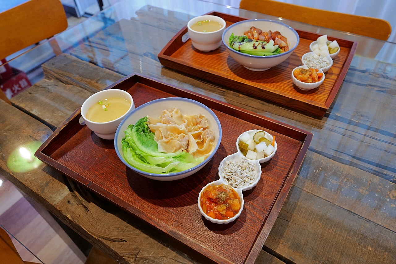 羅東美食【行運茶餐】躲在巷子內的宜蘭寵物友善港式餐廳，必點蜜汁叉燒撈麵、花生西多士（附菜單） @捲捲頭 ♡ 品味生活